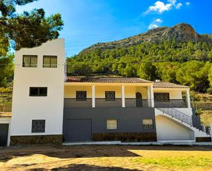 Vista exterior de Finca rústica en venda en Finestrat amb Piscina