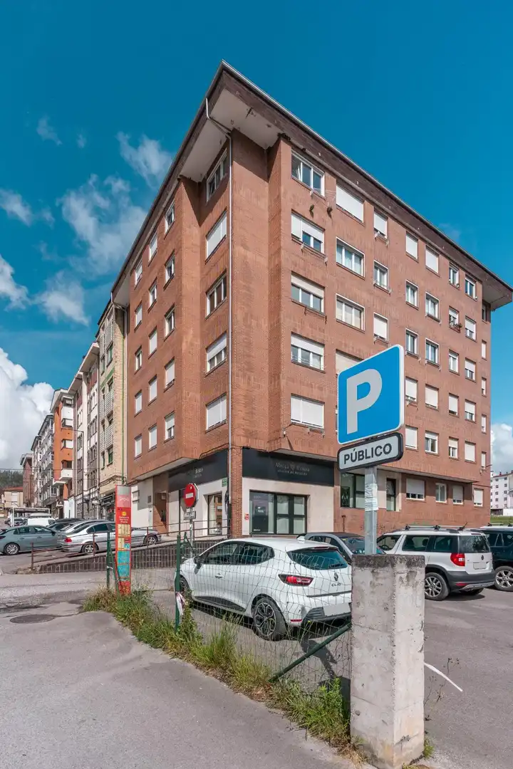 Parking de Piso en venta en Llanera con Calefacción, Trastero y Amueblado