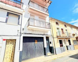 Vista exterior de Casa adosada en venda en Candeleda amb Terrassa i Balcó
