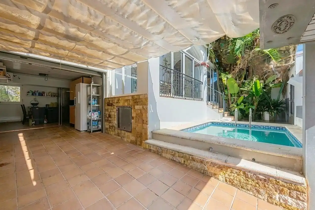 Piscina de Casa adosada en venda en Chiclana de la Frontera