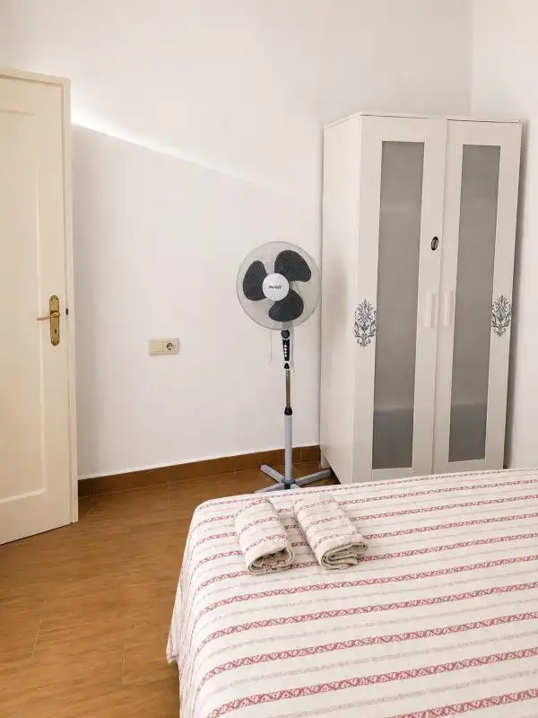 Habitación de Planta baja en venta en Málaga con Aire acondicionado, Calefacción y Jardín privado