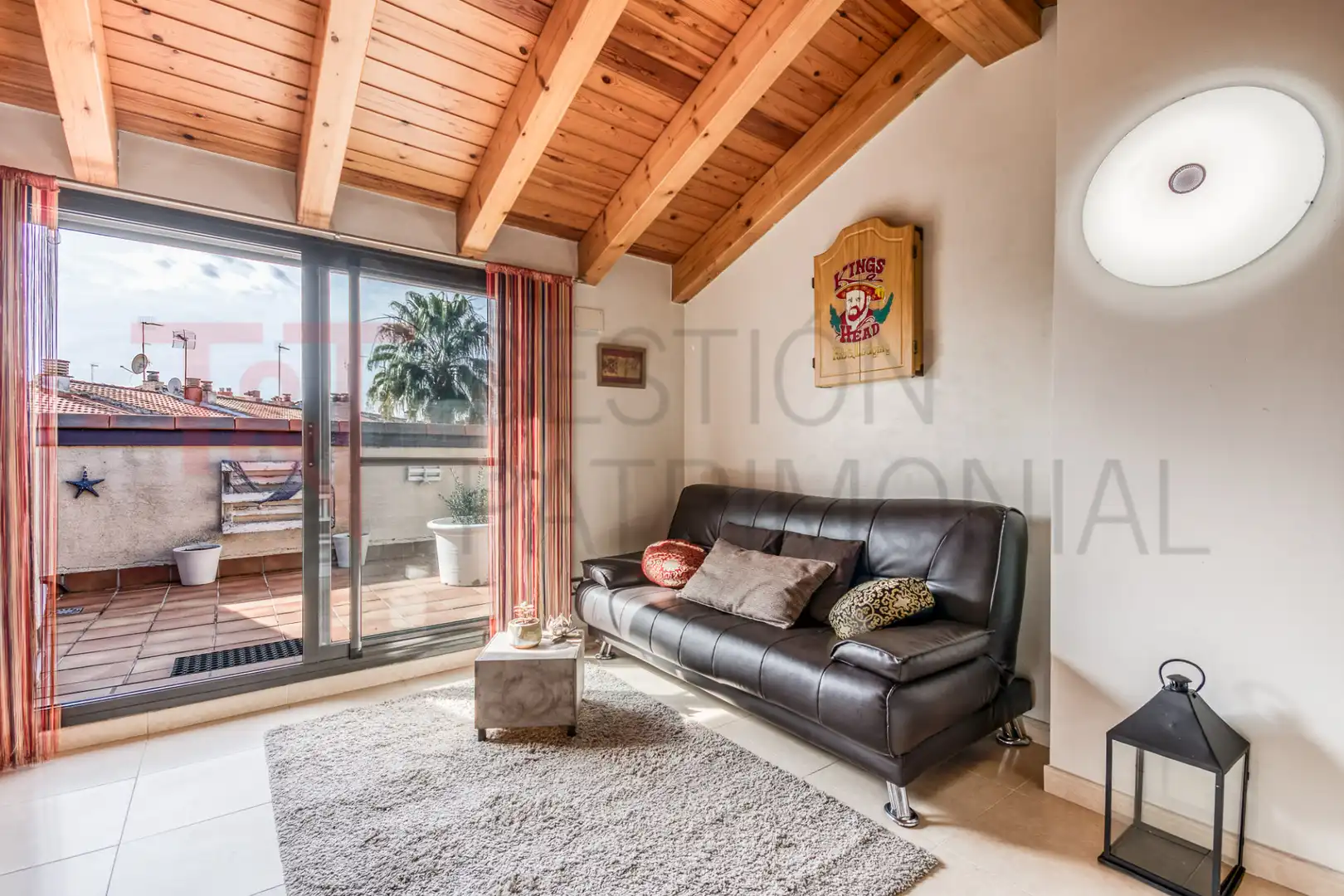 Wohnzimmer von Einfamilien-Reihenhaus zum Verkauf in El Masnou mit Klimaanlage, Heizung und Terrasse