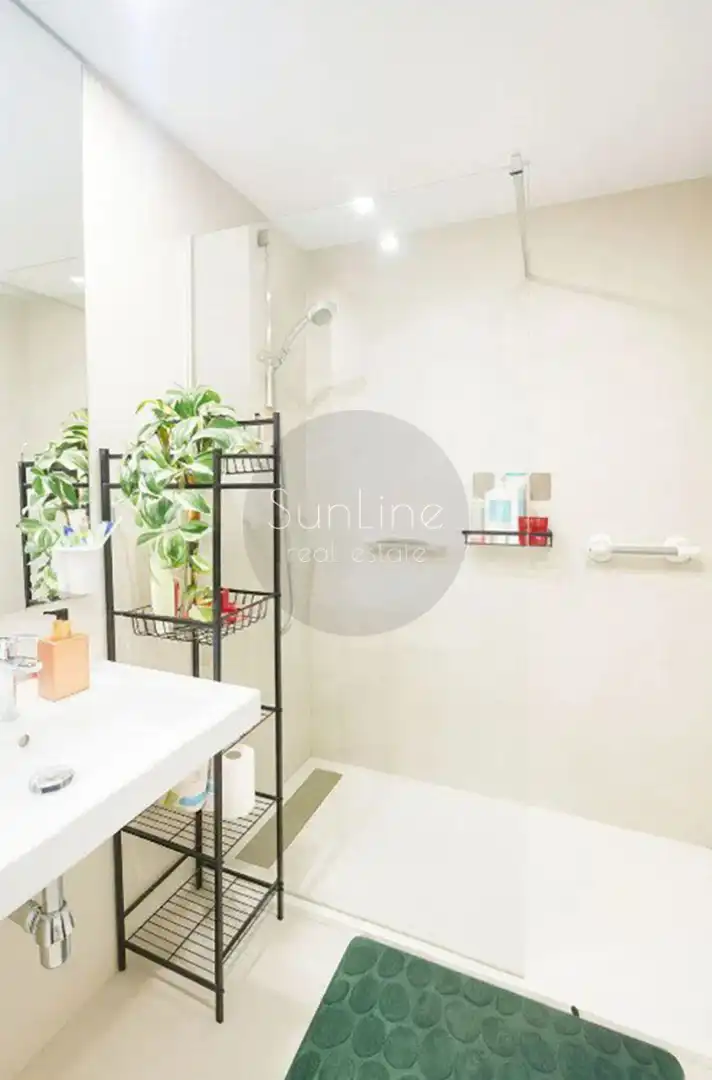 Baño de Piso en venta en Valencia con Aire acondicionado, Terraza y Amueblado