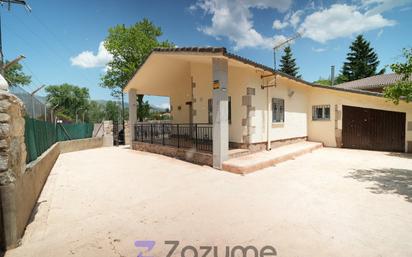 Haus oder Chalet miete in El Espinar mit Heizung, Privatgarten und Terrasse
