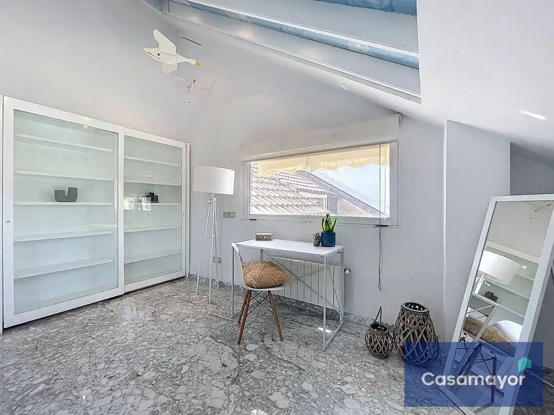 Sala d'estar de Casa adosada en venda en Alicante / Alacant amb Aire condicionat, Calefacció i Jardí privat