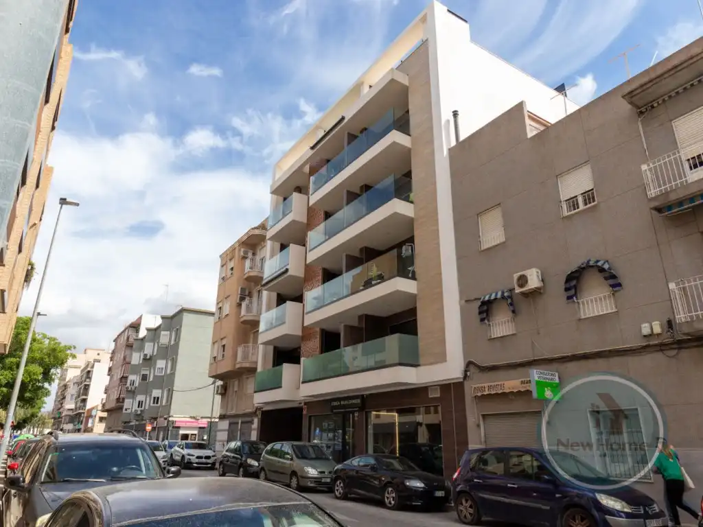 Vista exterior de Piso de alquiler en Elche / Elx con Aire acondicionado, Terraza y Piscina comunitaria