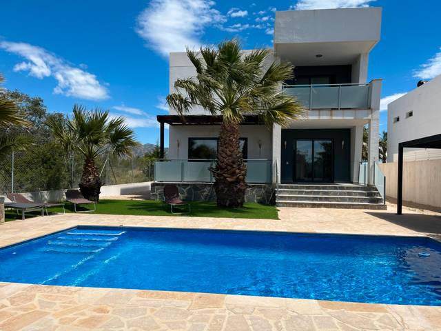 Casa-chalet en Venta en Carrer Tofino, 400A en Les Tres Cales