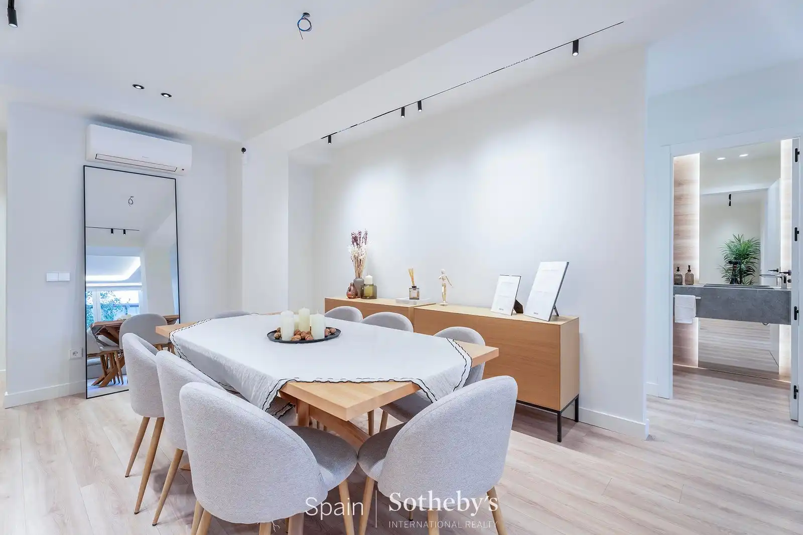 Menjador de Apartament en venda en Madrid amb Aire condicionat i Calefacció
