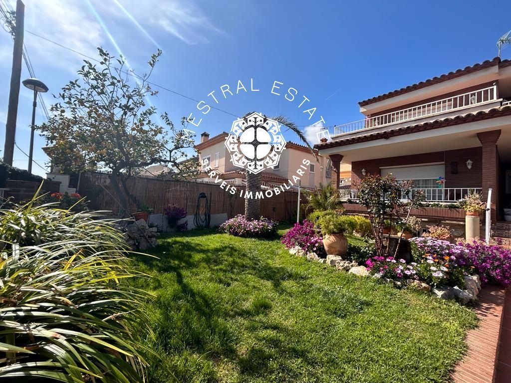 Exterior view of House or chalet for sale in Cambrils  with Air Conditioner, Heating and Furnished