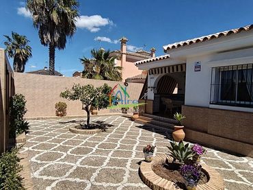 Detached house for sale in Junco