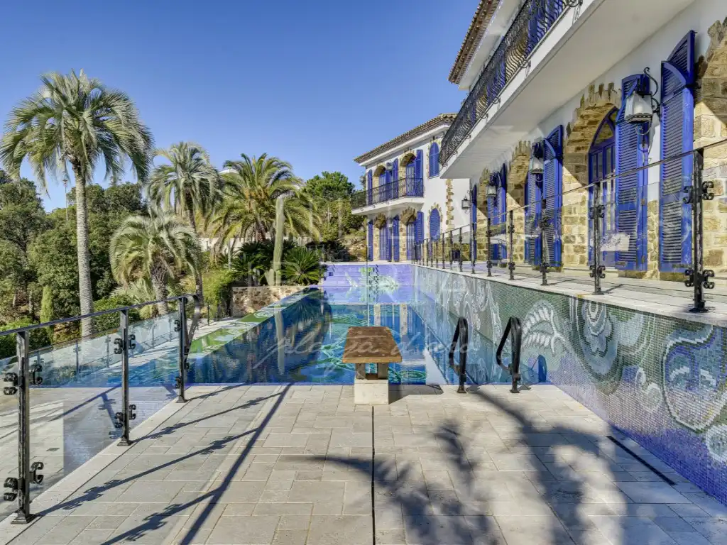 Piscina de Casa o chalet en venta en Castell d'Aro, Platja d'Aro i s'Agaró con Aire acondicionado, Calefacción y Jardín privado