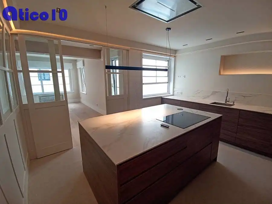 Flat for rent in Calle Asturias, Parque San Francisco - Uría