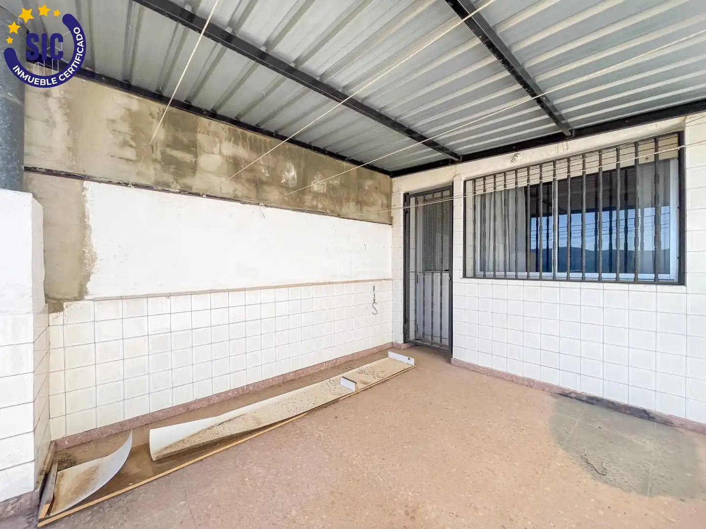 Maisonette zum Verkauf in Chera mit Heizung, Privatgarten und Balkon