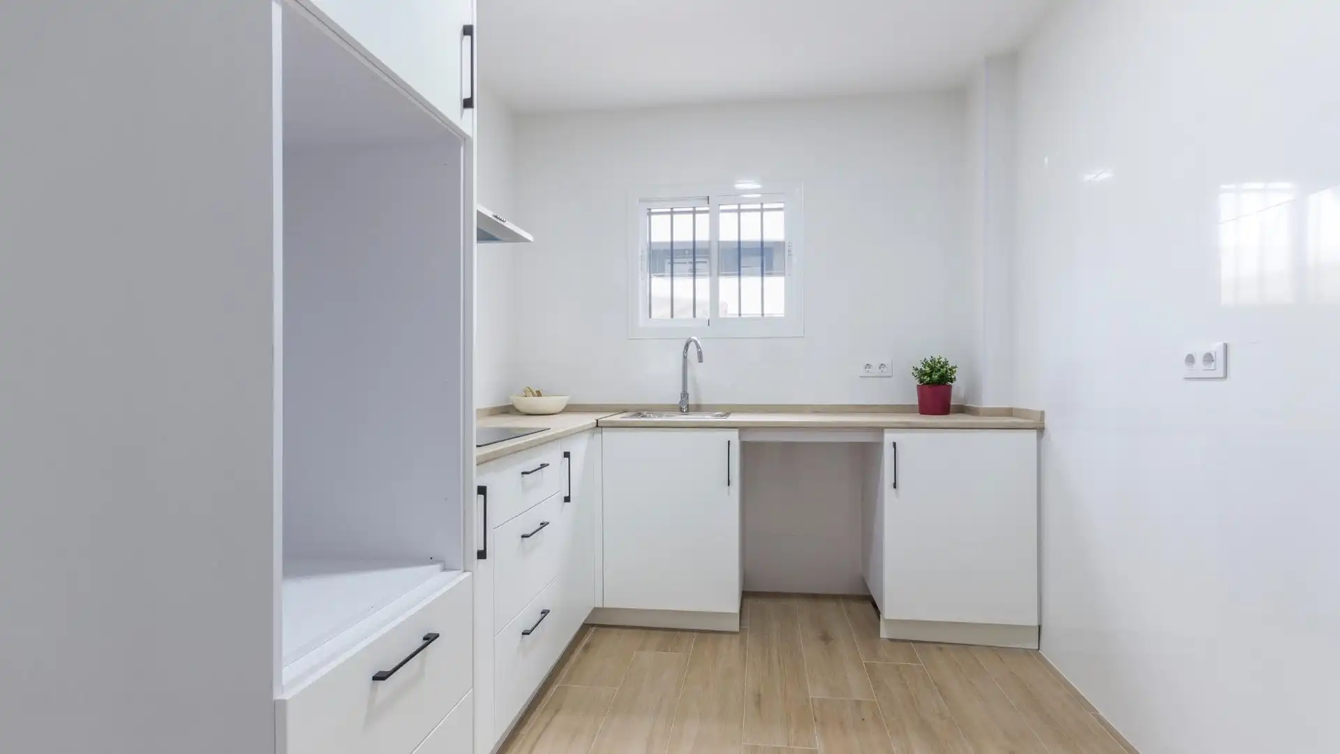 Cocina de Planta baja en venta en Jerez de la Frontera con Jardín privado, Trastero y Alarma