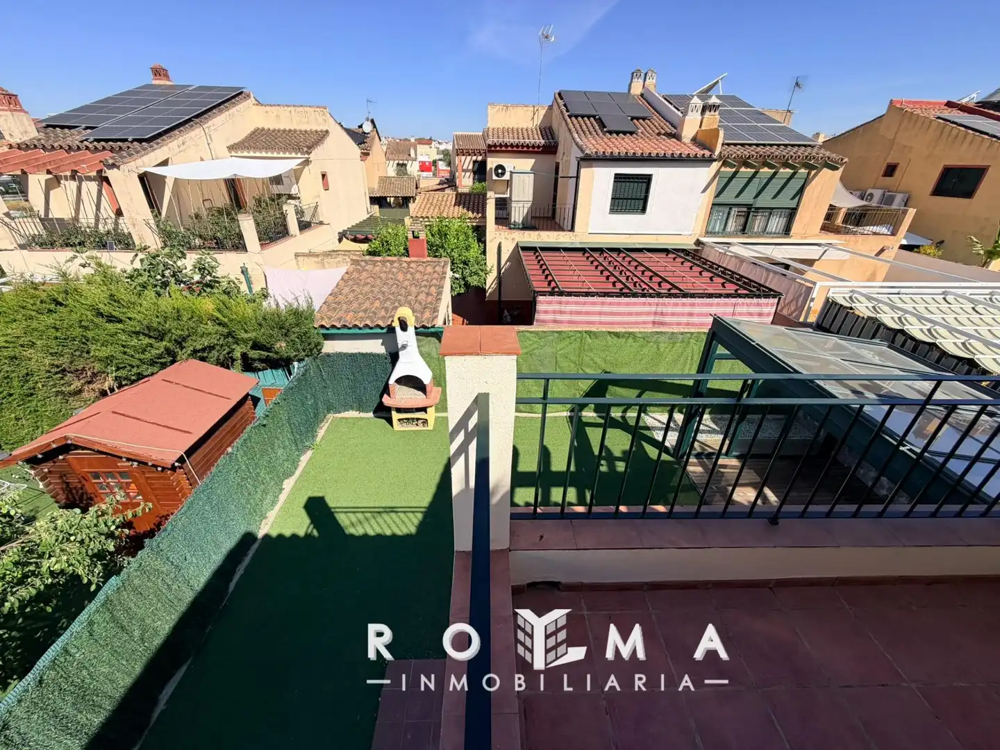 Vista exterior de Casa adosada de alquiler en Bormujos con Aire acondicionado, Calefacción y Jardín privado