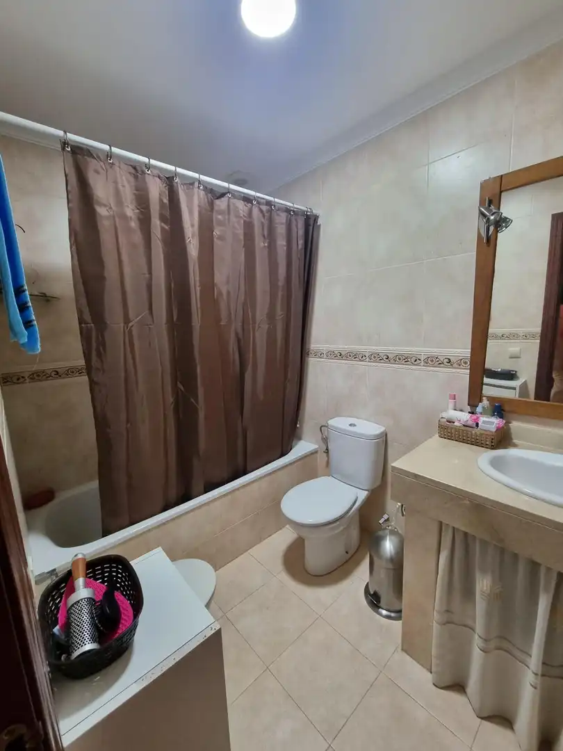 Bany de Casa adosada en venda en Algeciras amb Jardí privat, Traster i Piscina comunitària