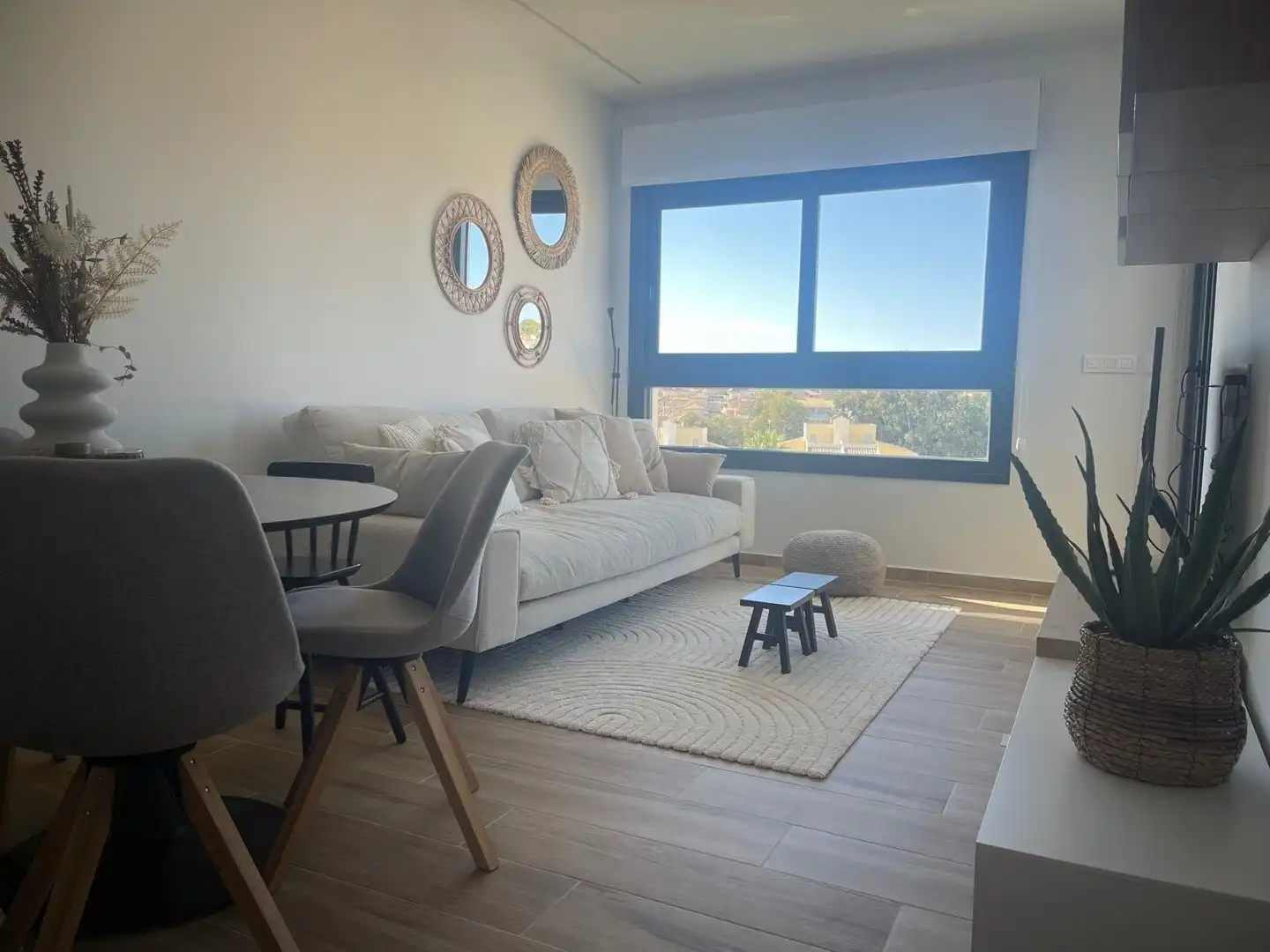 Sala d'estar de Àtic en venda en Orihuela amb Aire condicionat, Jardí privat i Piscina