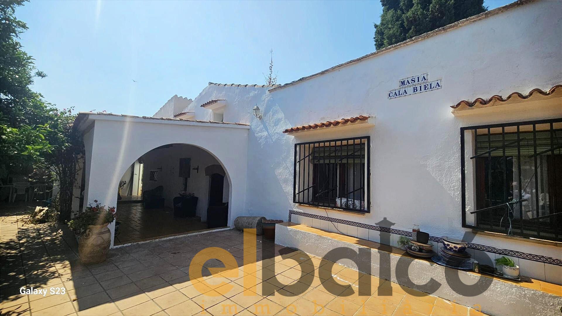 Exterior view of Houses for sale in Valls  with Terrace, Swimming Pool and Furnished