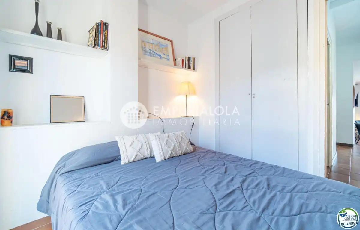 Dormitori de Apartament en venda en Empuriabrava amb Aire condicionat, Piscina i Moblat