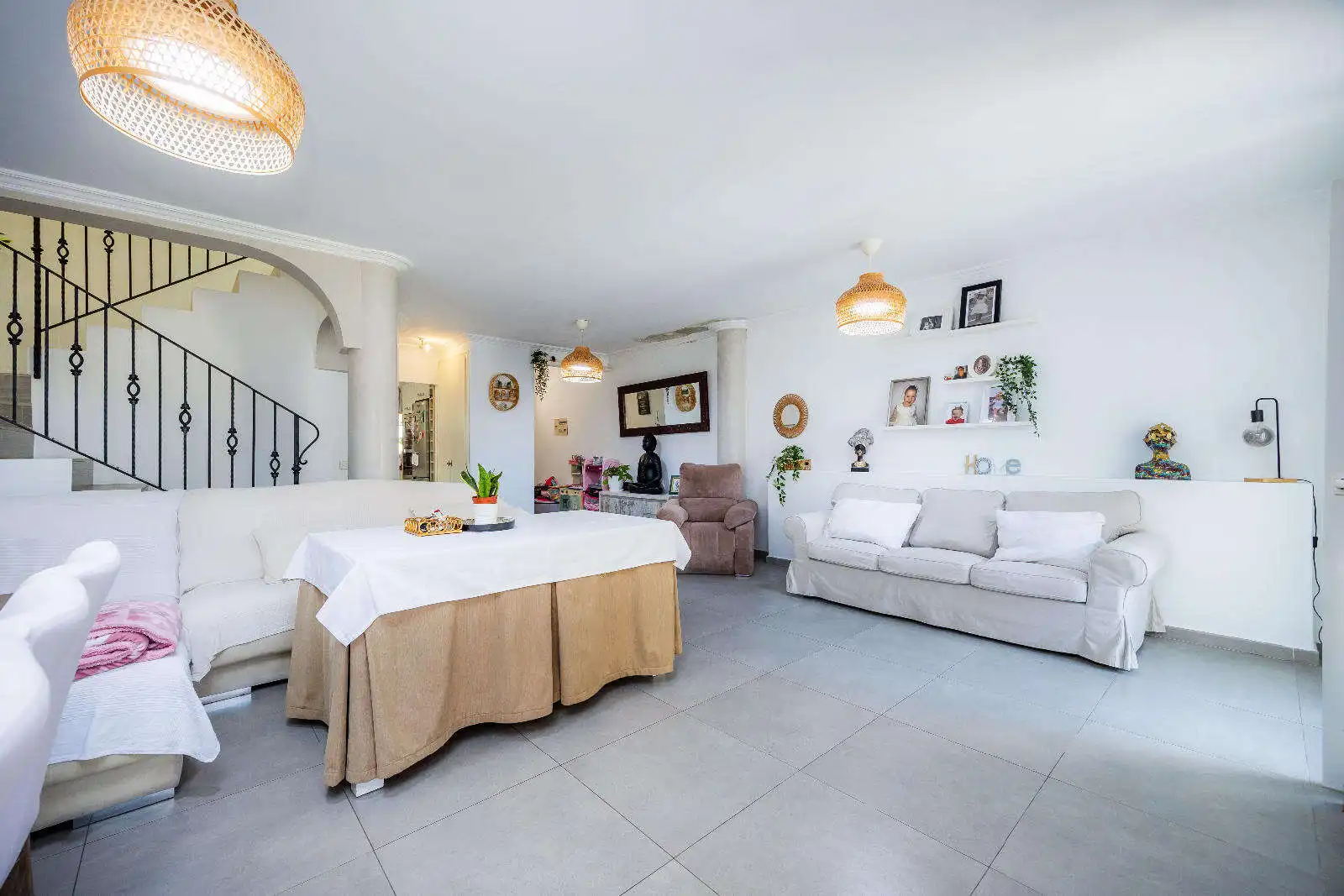Wohnzimmer von Einfamilien-Reihenhaus zum Verkauf in Capdepera mit Klimaanlage, Terrasse und Möbliert