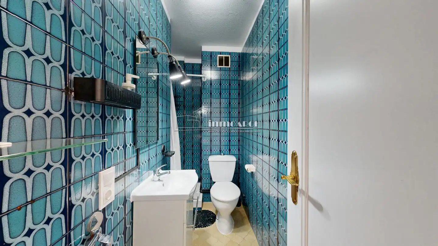 Baño de Piso de alquiler en A Coruña Capital  con Amueblado
