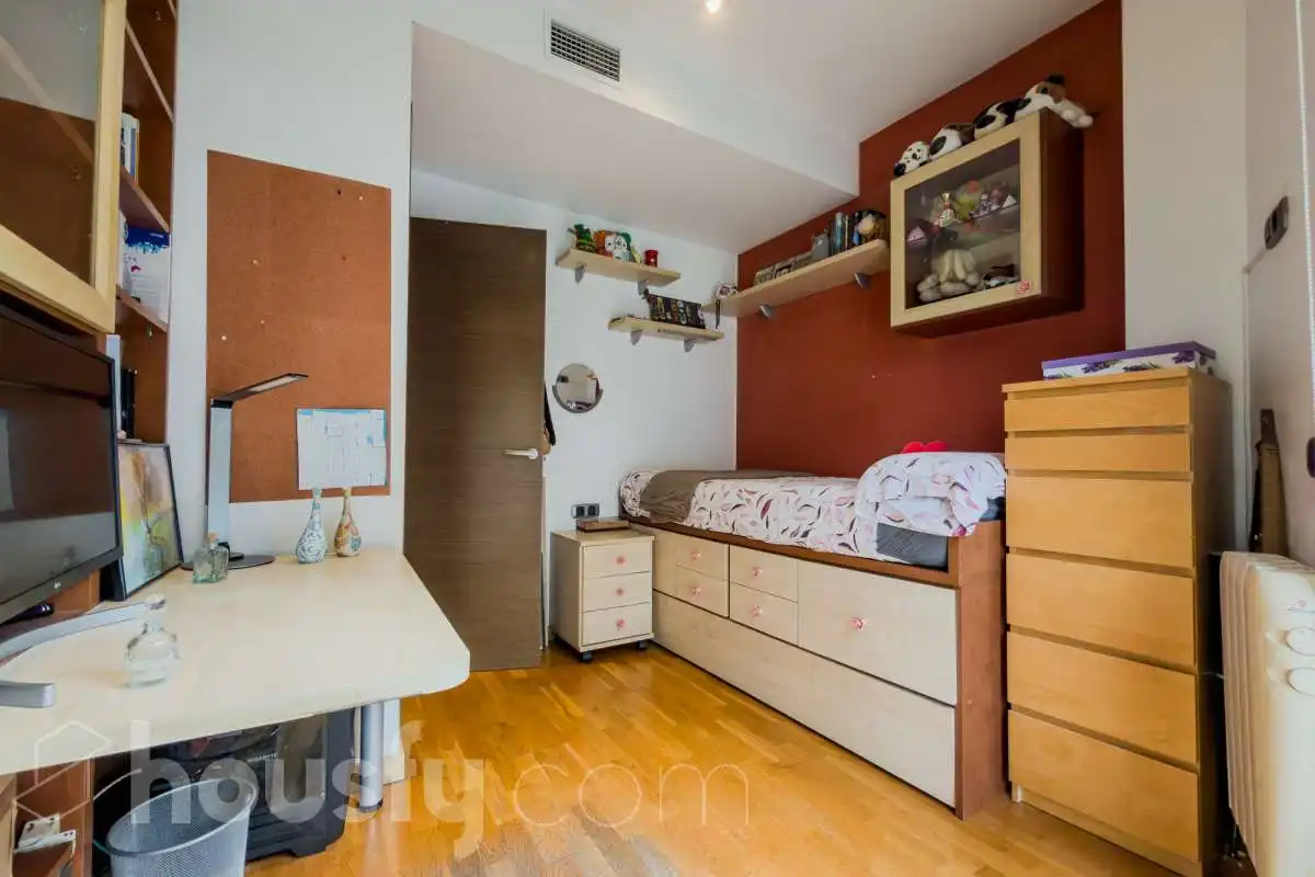 Habitación de Casa o chalet en venta en Barcelona con Aire acondicionado, Calefacción y Jardín privado