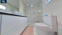 Bathroom of Flat for sale in  Madrid Capital  with Air Conditioner, Terrace and Balcony