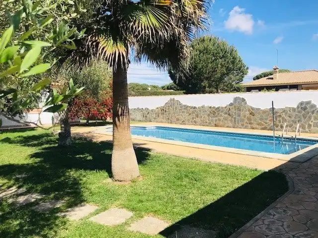 Piscina de Casa o xalet de lloguer en Chiclana de la Frontera amb Calefacció, Jardí privat i Terrassa