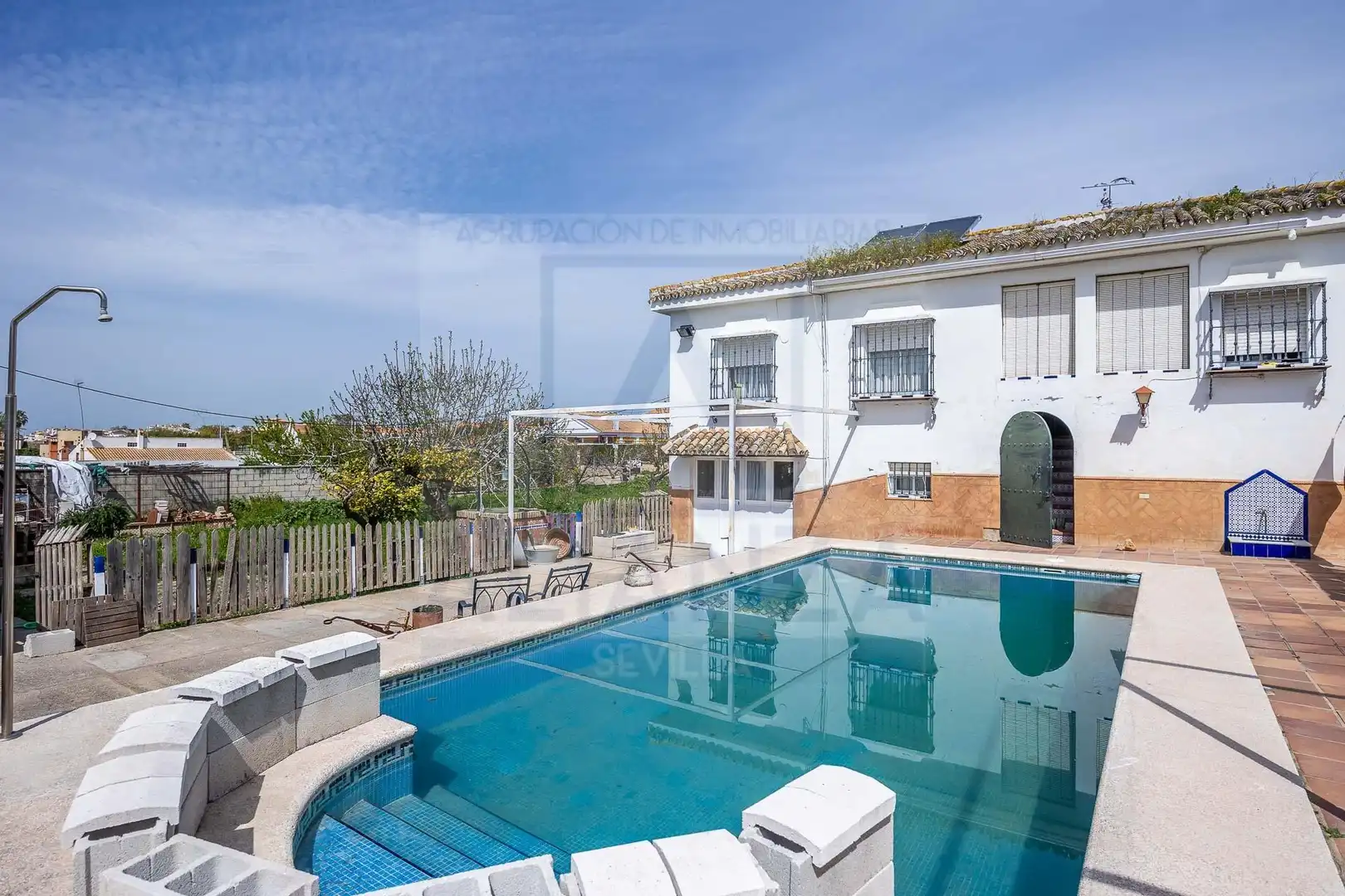 Vista exterior de Casa o chalet en venta en Salteras con Aire acondicionado, Jardín privado y Piscina