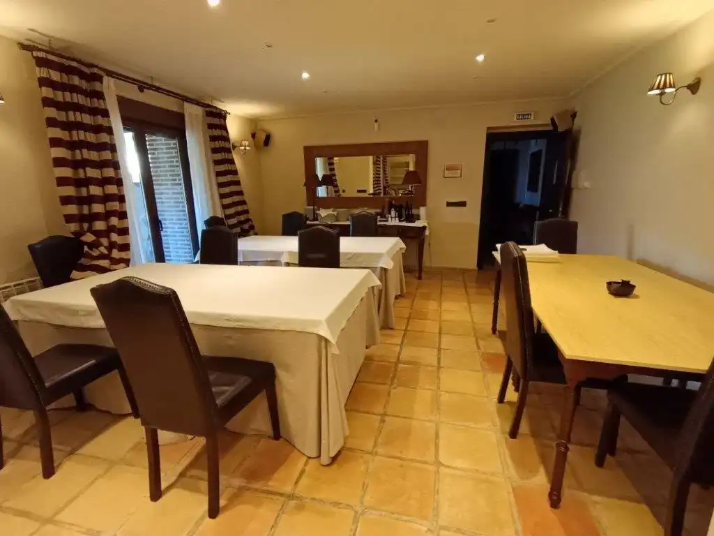Buildings for sale in Navalonguilla