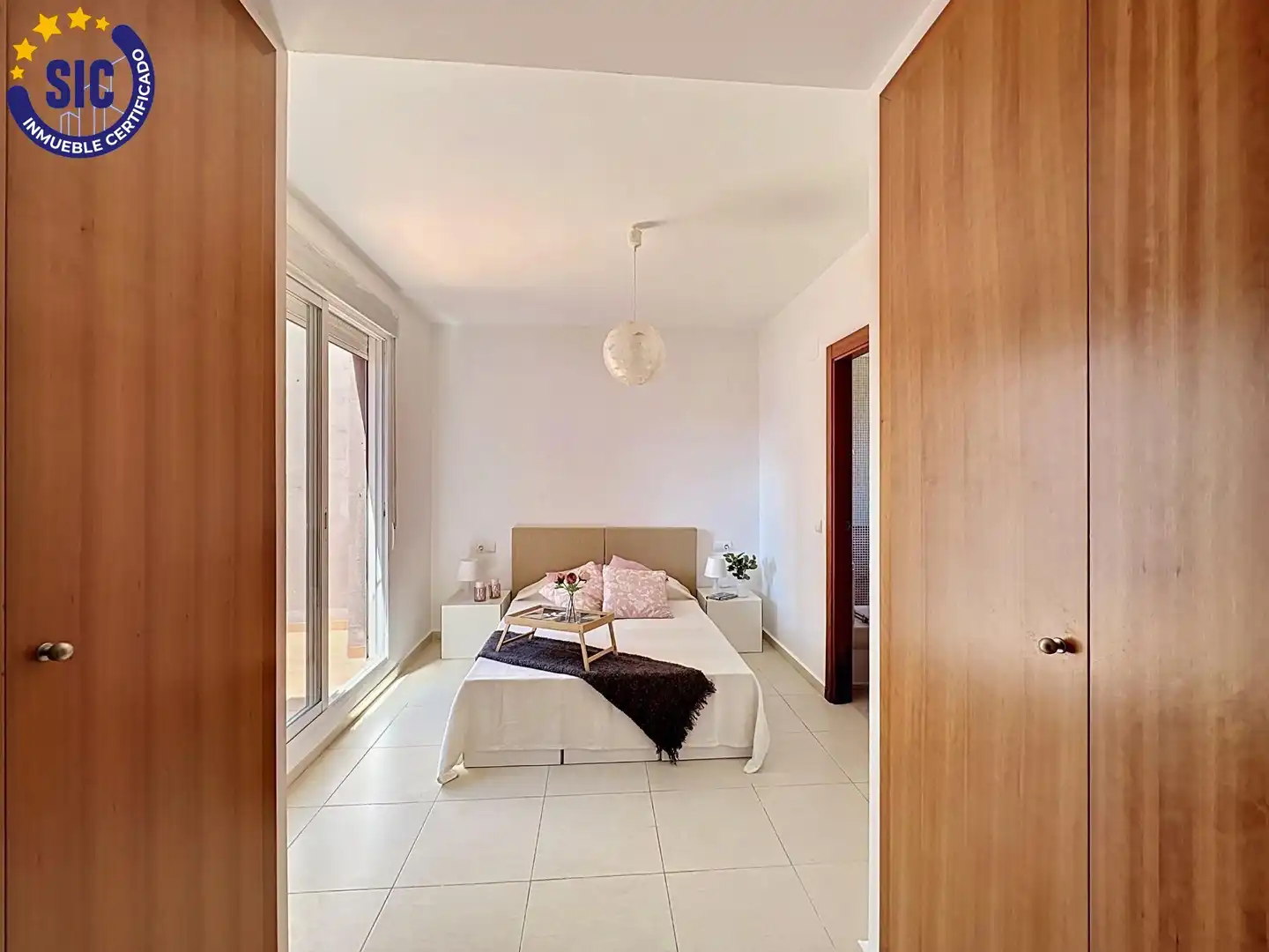 Habitación de Casa adosada en venta en Serra con Jardín privado, Terraza y Piscina comunitaria