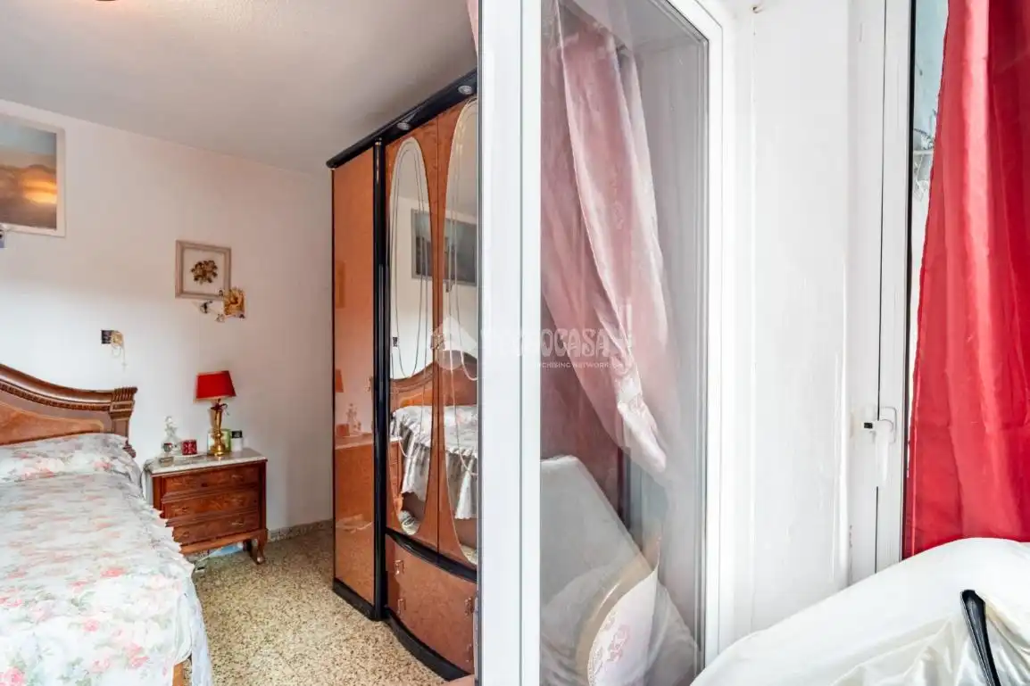 Bedroom of Flat for sale in Granada  with Air Conditioner, Heating and Terrace