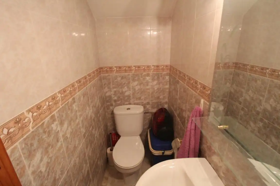Bany de Casa adosada en venda en Orihuela amb Jardí privat, Terrassa i Moblat
