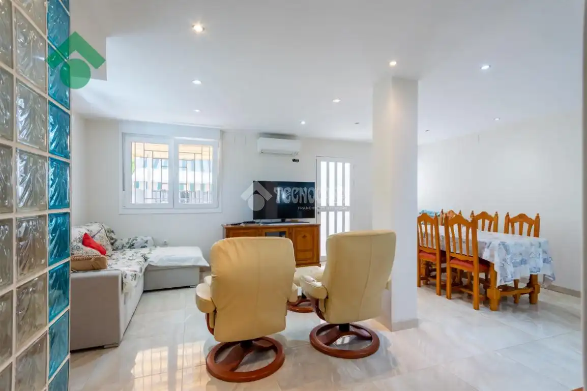 Sala de estar de Casa adosada en venta en Rincón de la Victoria con Aire acondicionado y Piscina comunitaria
