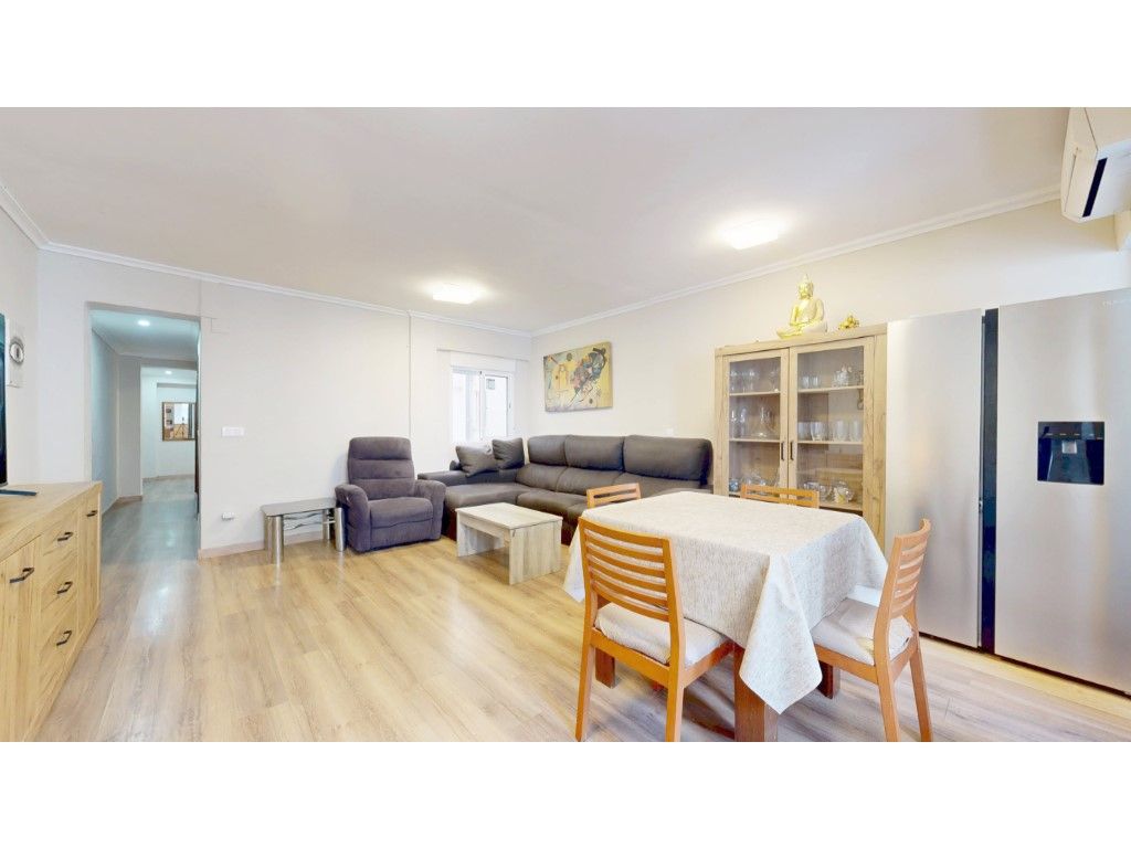 Living room of Flat for sale in  Valencia Capital  with Air Conditioner and Balcony