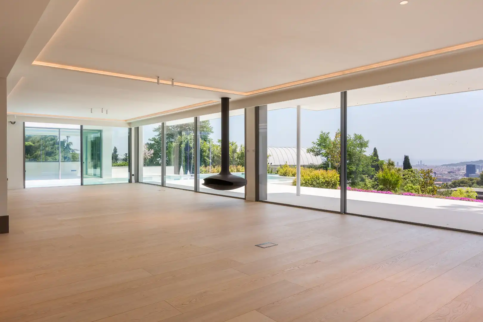 Houses for sale in Barcelona  with Air Conditioner, Heating and Private garden