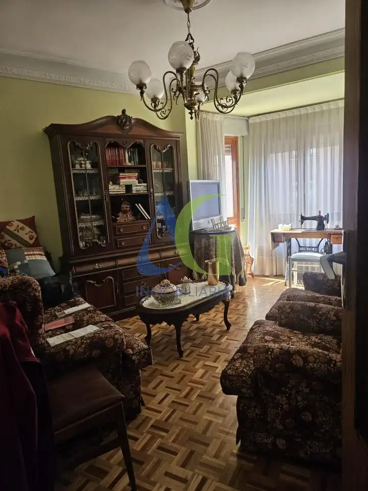 Sala d'estar de Pis en venda en San Andrés del Rabanedo amb Calefacció, Traster i Moblat