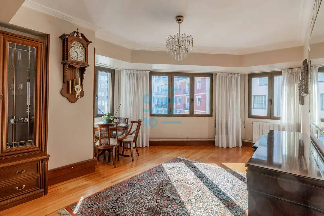 Comedor de Piso en venta en Donostia - San Sebastián  con Calefacción y Balcón