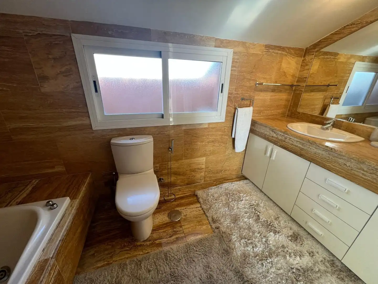 Bathroom of Attic for rent in Marbella  with Air Conditioner, Terrace and Swimming Pool