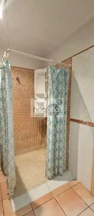 Bathroom of Ground floor for rent in Sevilla  with Air Conditioner and Furnished