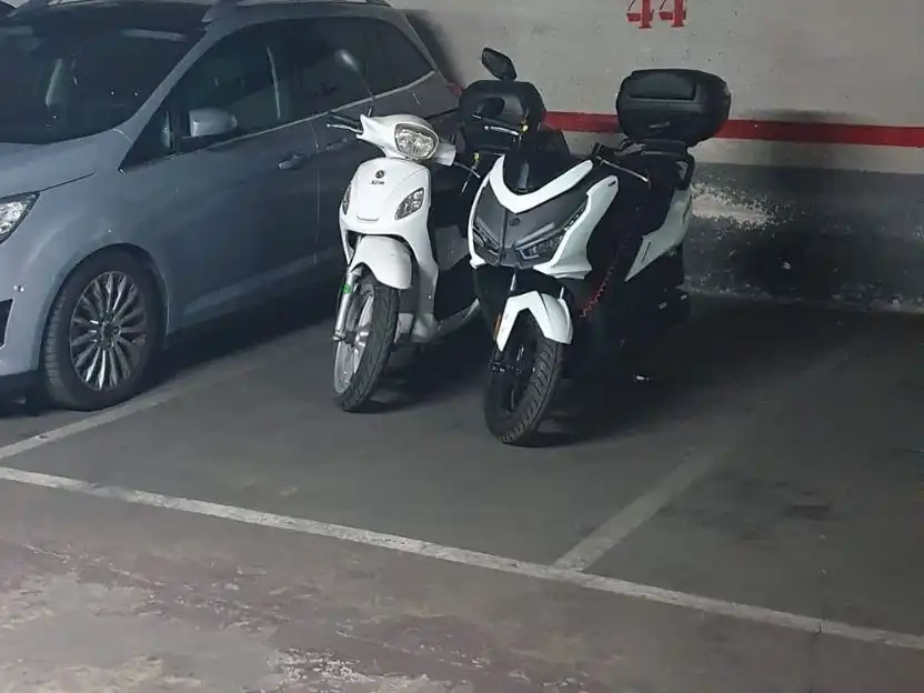 Parkplatz von Garage zur Miete in Barcelona mit Alarm