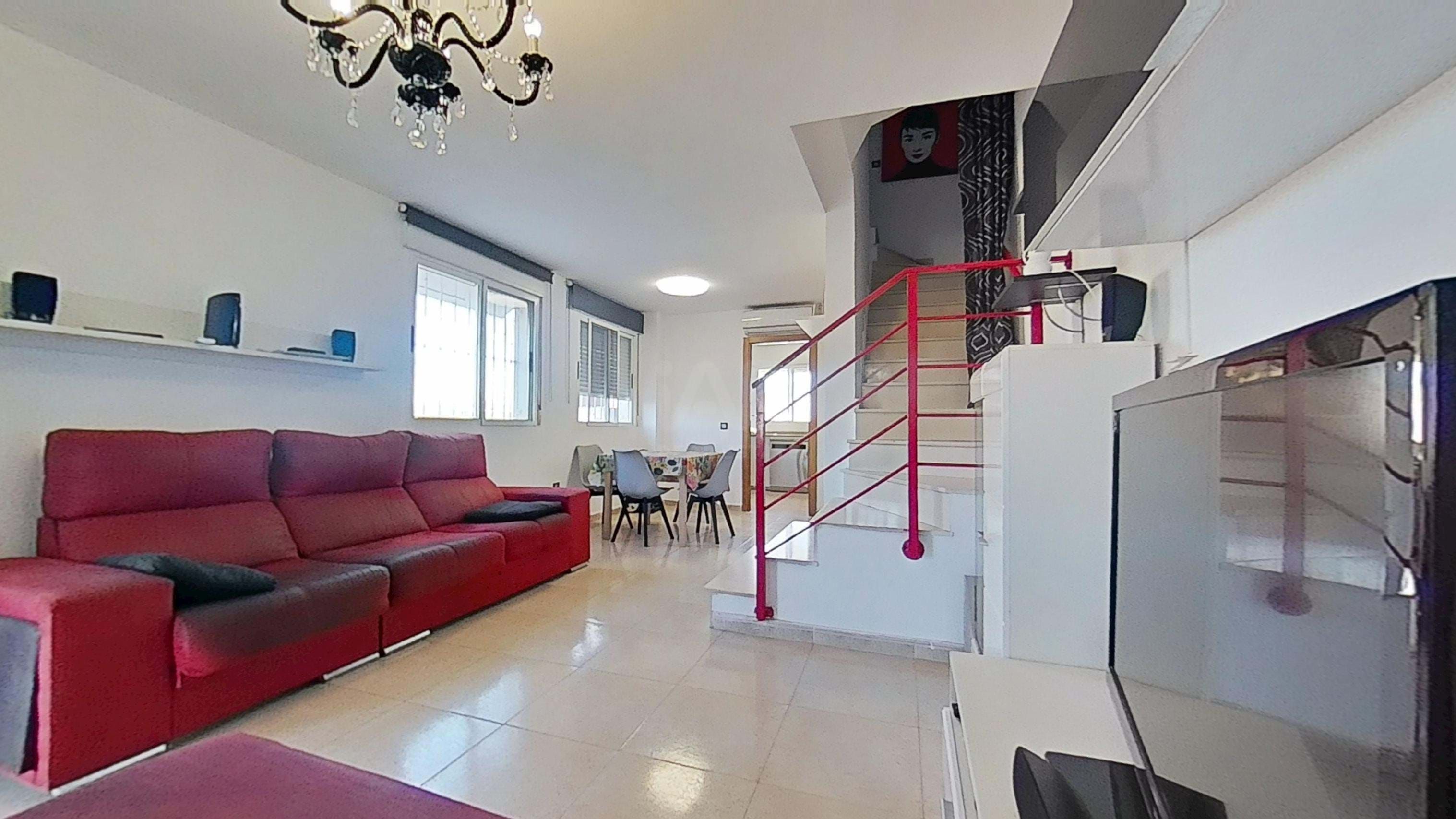 Sala d'estar de Casa adosada en venda en Almazora / Almassora amb Calefacció, Terrassa i Piscina