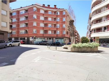 Local comercial de lloguer a Calle Lleida