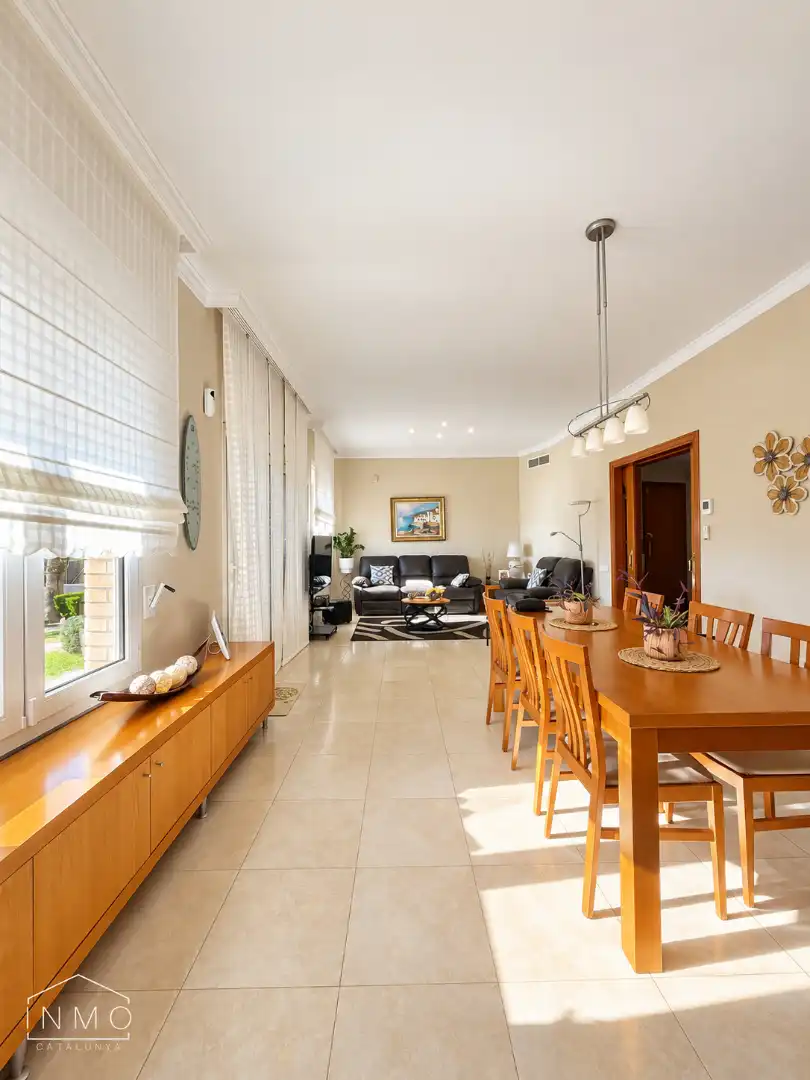 Sala d'estar de Casa o xalet en venda en Ciutat Jardí Bonanova