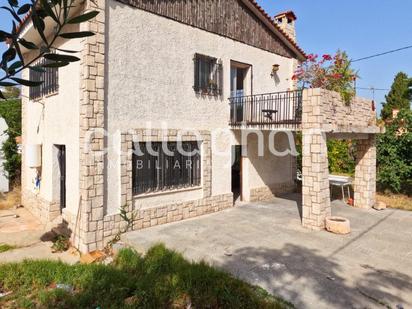 Vista exterior de Casa o xalet en venda en Paterna amb Piscina