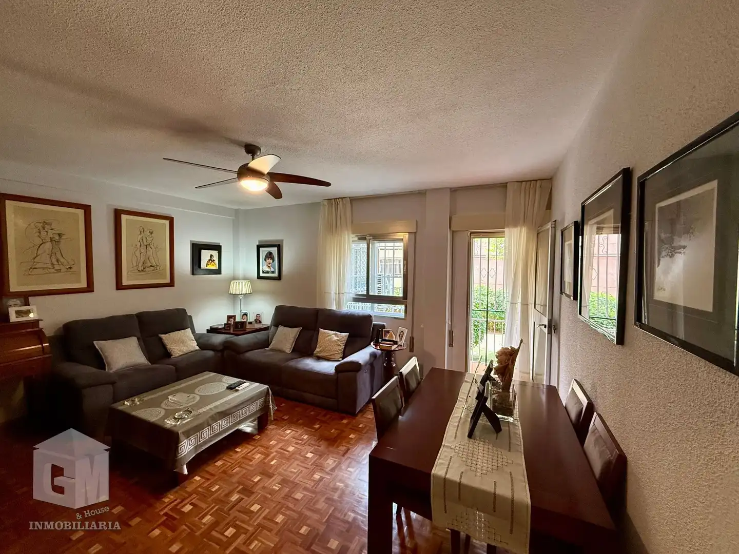 Living room of Flat for sale in Ensanche