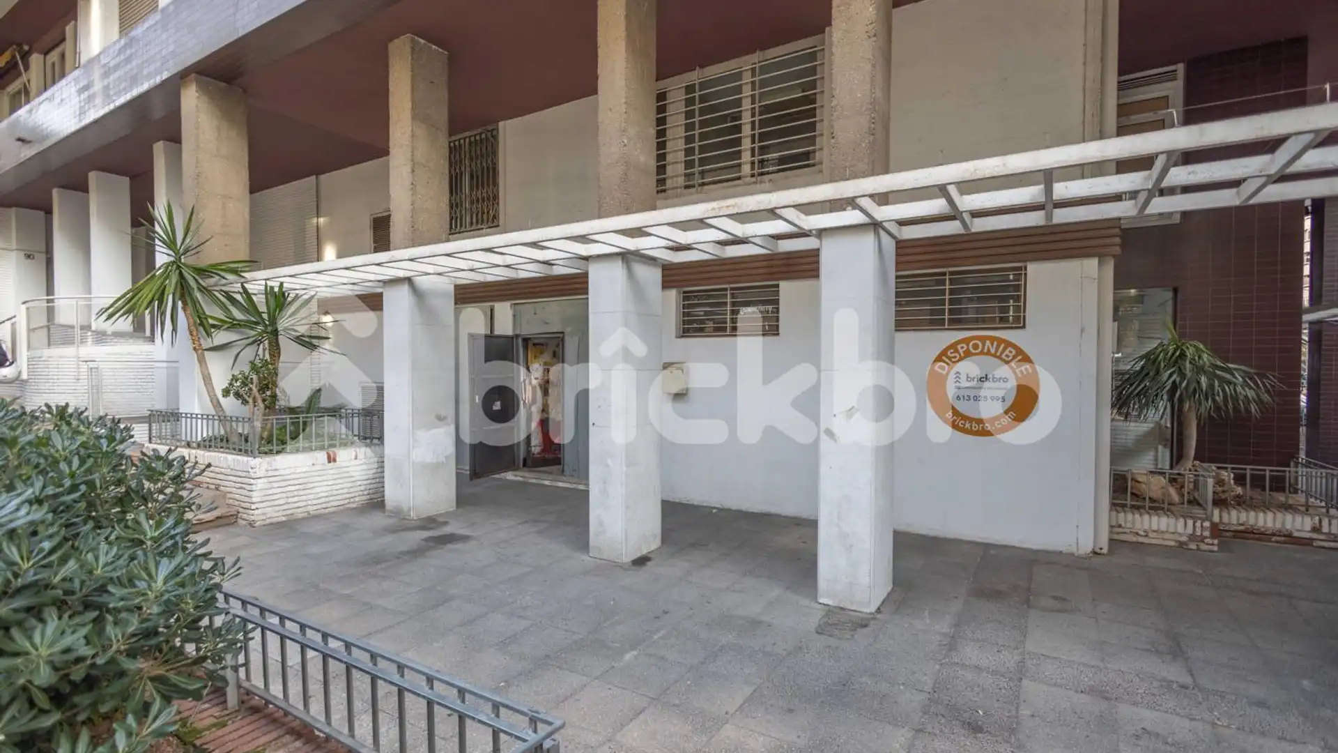 Vista exterior de Local en venta en  Barcelona Capital