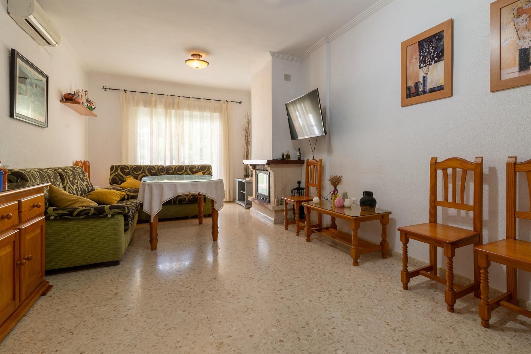 Sala d'estar de Casa o xalet en venda en El Portil amb Jardí privat, Terrassa i Balcó