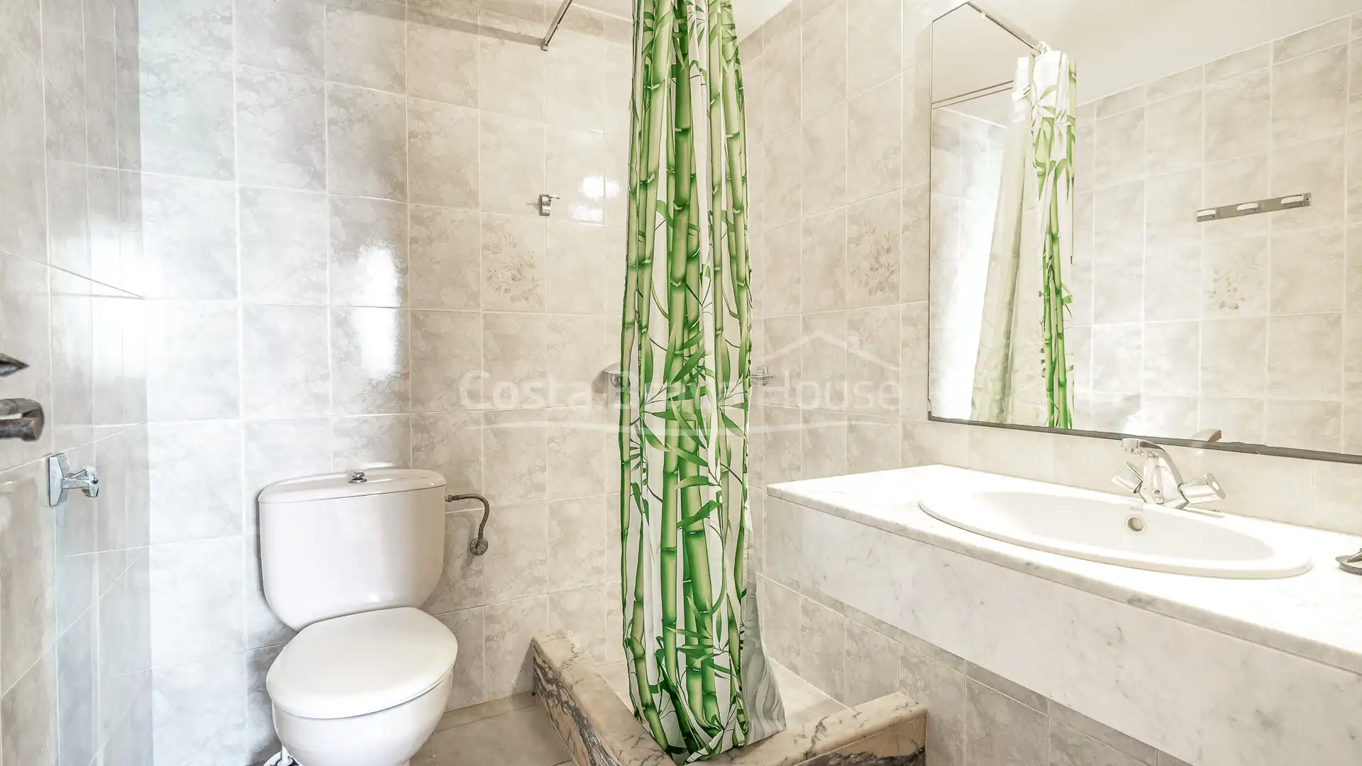 Badezimmer von Haus oder Chalet zum Verkauf in Begur mit Heizung, Privatgarten und Terrasse