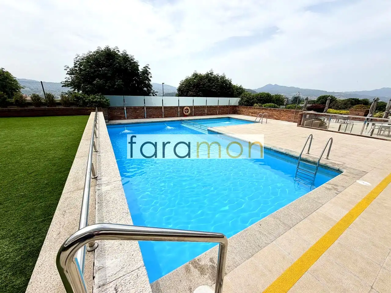 Swimming pool of Flat for rent in Vigo   with Air Conditioner, Heating and Terrace